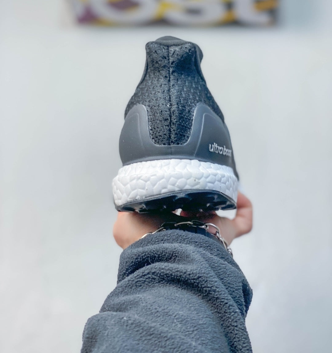 Metropolis Shine: Technical Silver Runner - Chrome Grey